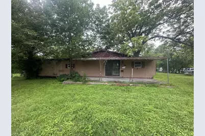 602 E Navasota Street, Groesbeck, TX 76642 - Photo 1