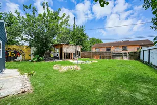 7351 Guadalcanal Rd, Houston, TX 77033 - Photo 25