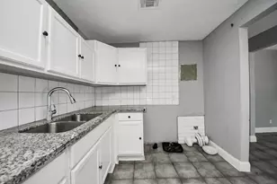 7351 Guadalcanal Rd, Houston, TX 77033 - Photo 17