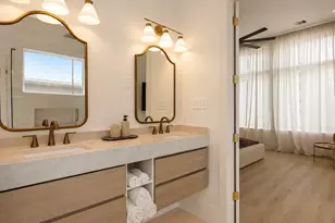 1642 Bonnie Brae St, Houston, TX 77006 - Photo 11