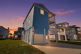 18 Blue Heron Cir, Jamaica Beach, TX 77554 - Photo 1