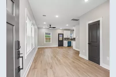 5032 Mallow St #A B, Houston, TX 77033 - Photo 3