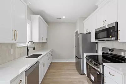 5032 Mallow St #A B, Houston, TX 77033 - Photo 7
