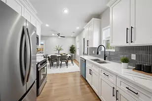 5032 Mallow St, Houston, TX 77033 - Photo 9