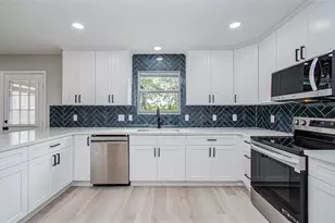 11003 Mossy Hollow Ln, Houston, TX 77075 - Photo 17