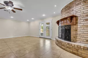 11419 Kirkhollow Dr, Houston, TX 77089 - Photo 9