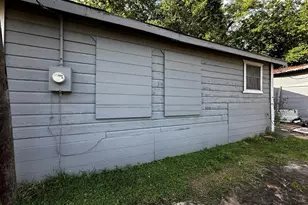 412 S San Jacinto St, Conroe, TX 77301 - Photo 5