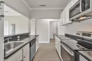 329 E Washington Ave, Navasota, TX 77868 - Photo 1