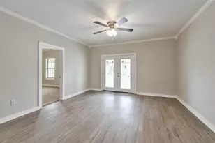 329 E Washington Ave, Navasota, TX 77868 - Photo 5