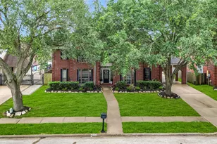 2403 N Lake Front Dr, League City, TX 77573 - Photo 3