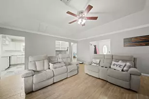 3212 Acorn Cir, Dickinson, TX 77539 - Photo 9