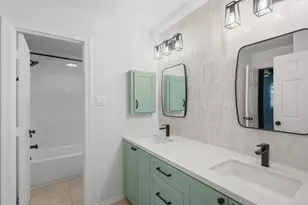 9419 Stonehouse Ln, Houston, TX 77025 - Photo 11
