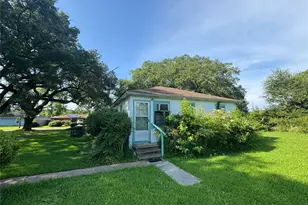 416 Baker Cir, Ames, TX 77575 - Photo 1