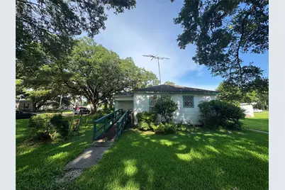 416 Baker Circle, Ames, TX 77575 - Photo 3