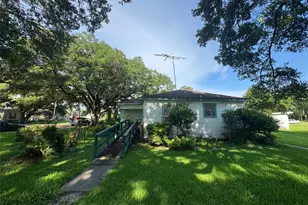 416 Baker Cir, Ames, TX 77575 - Photo 3