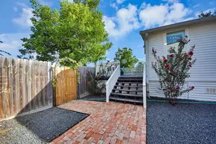 308 S Masonic St, Bellville, TX 77418 - Photo 27