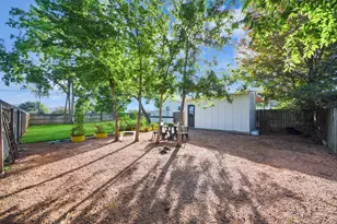 308 S Masonic St, Bellville, TX 77418 - Photo 29