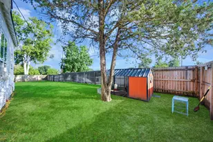 308 S Masonic St, Bellville, TX 77418 - Photo 33