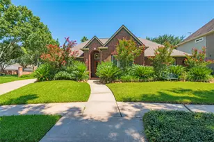 2025 Sandy Coast Cir, League City, TX 77573 - Photo 3