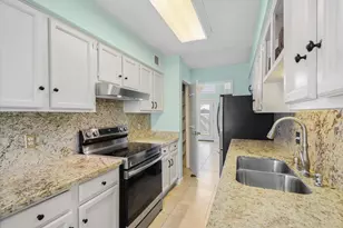 2425 Miramar Ct, Seabrook, TX 77586 - Photo 9