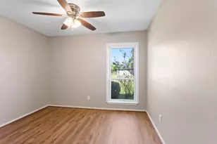 817 Circle Way, Alvin, TX 77511 - Photo 15