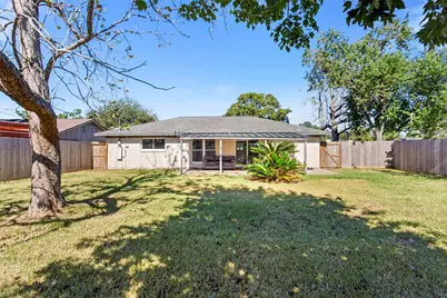 817 Circle Way, Alvin, TX 77511 - Photo 19