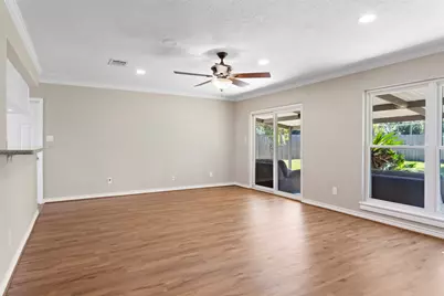 817 Circle Way, Alvin, TX 77511 - Photo 5