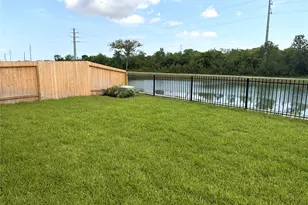 940 Woodhaven Lks Dr, La Marque, TX 77568 - Photo 21