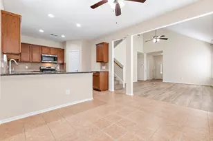 10311 Whisper Bluff Dr, Humble, TX 77396 - Photo 5