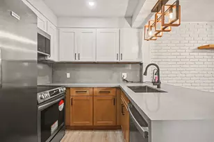 893 Wax Myrtle Ln, Houston, TX 77079 - Photo 9