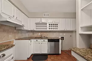 408 N Post Oak Ln, Houston, TX 77024 - Photo 15