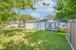 1102 W Hart Ave, Pasadena, TX 77506 - Photo 11