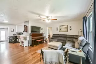 1102 W Hart Ave, Pasadena, TX 77506 - Photo 17