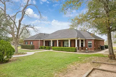 324 Howard Street, Sealy, TX 77474 - Photo 3