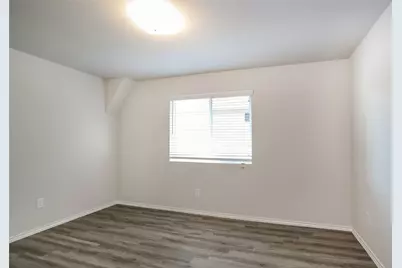 8522 Middleton Oaks Circle, Houston, TX 77028 - Photo 11
