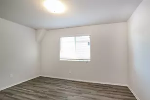 8522 Middleton Oaks Cir, Houston, TX 77028 - Photo 11