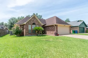 808 Manor Dr, Angleton, TX 77515 - Photo 5