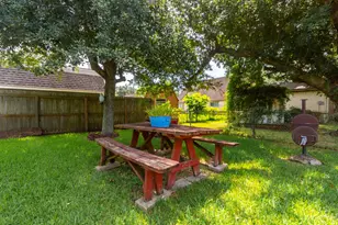 808 Manor Dr, Angleton, TX 77515 - Photo 31