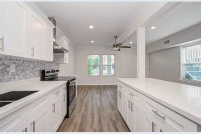 2617 Avenue L, Galveston, TX 77550 - Photo 11