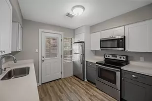 6918 Irvington Blvd, Houston, TX 77022 - Photo 1