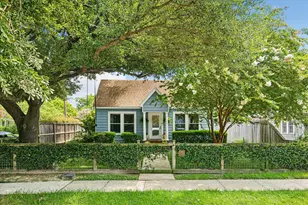 230 E 25th St, Houston, TX 77008 - Photo 1