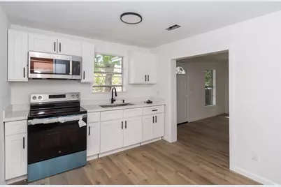 211 W South Street, Alvin, TX 77511 - Photo 21