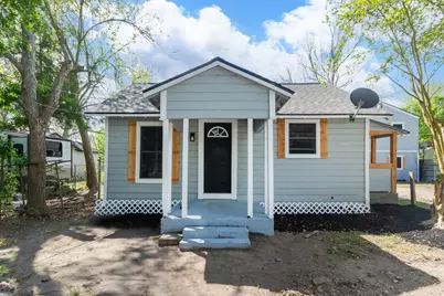 211 W South Street, Alvin, TX 77511 - Photo 1