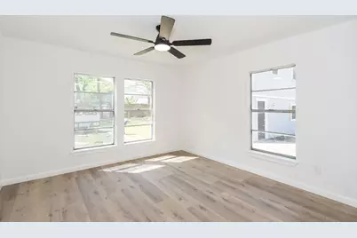 211 W South Street, Alvin, TX 77511 - Photo 11