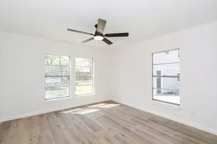 211 W South St, Alvin, TX 77511 - Photo 11