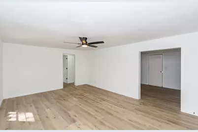 211 W South Street, Alvin, TX 77511 - Photo 19