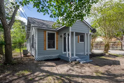 211 W South Street, Alvin, TX 77511 - Photo 3