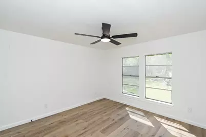 211 W South Street, Alvin, TX 77511 - Photo 13