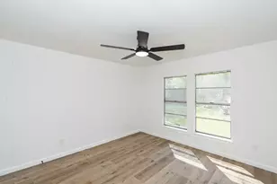 211 W South St, Alvin, TX 77511 - Photo 13