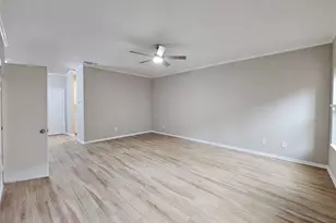 9800 Pagewood Ln, Houston, TX 77042 - Photo 5